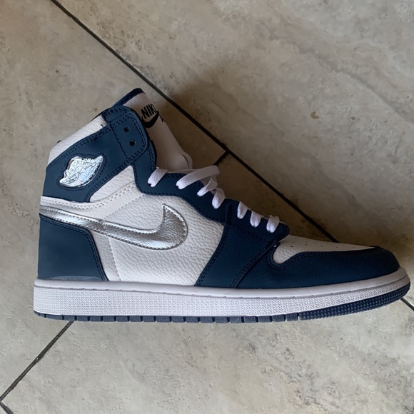New Jordan 1 Retro High - Picture 3 of 4